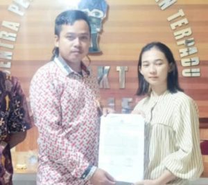 Diduga Jadi Korban Penganiayaan: MN Didampingi King Naga dan Advokat Lapor Polisi