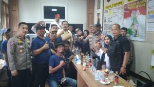 Ngopi Bareng Sambil Ngobrol Santai: Kapolres Serang Ajak Wartawan Ikut Jaga Kamtibmas Lewat Berita IMG 20240726 WA0070