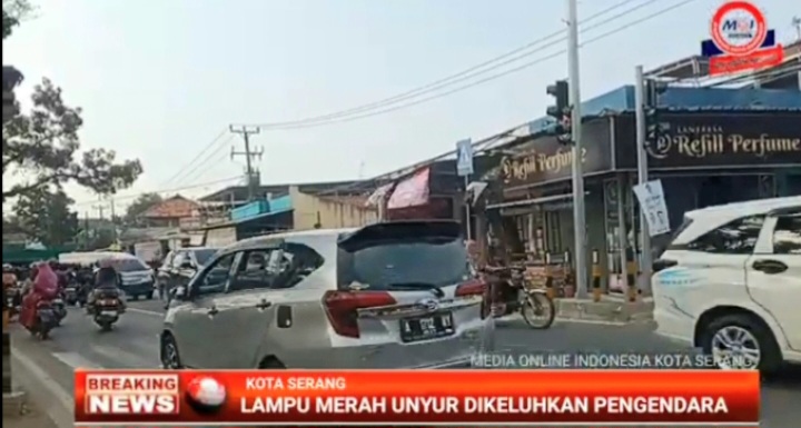 Adanya Lampu Merah di Simpang Tiga Kebaharan Unyur Bukan Solusi Malah Pemicu Kemacetan