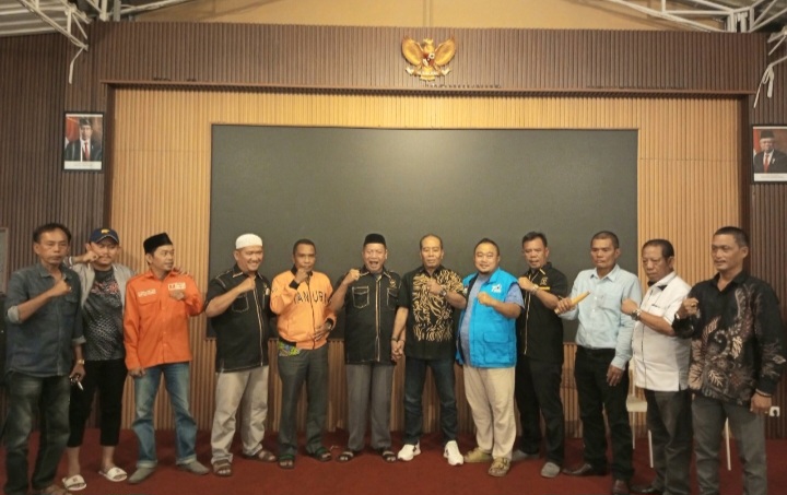 Batal Nyalon Bupati Serang: Abah Otong Alihkan Dukungan ke Paslon Andika - Nanang