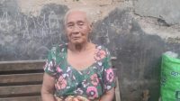 Tinggal di Rumah Nyaris Hancur: Ibu Asmariah yang Lansia Mengharapkan Bantuan Dari Pemerintah