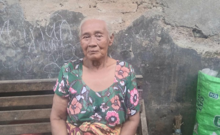 Screenshot_20240912_160128_WhatsApp Tinggal di Rumah Nyaris Hancur: Ibu Asmariah yang Lansia Mengharapkan Bantuan Dari Pemerintah