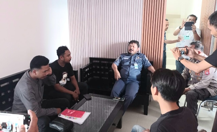 Screenshot 20250219 201811 WhatsAppBusiness