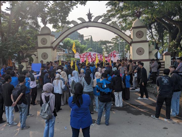 Moment HARDIKNAS PMII Kota Serang Turun Aksi Bahas Isu Pendidikan