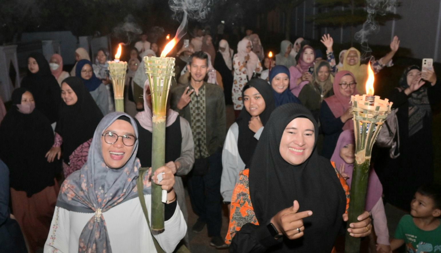 Lestarikan Kearifan Lokal, Lanud Husein Gelar Pawai Obor Sambut 1 Muharam