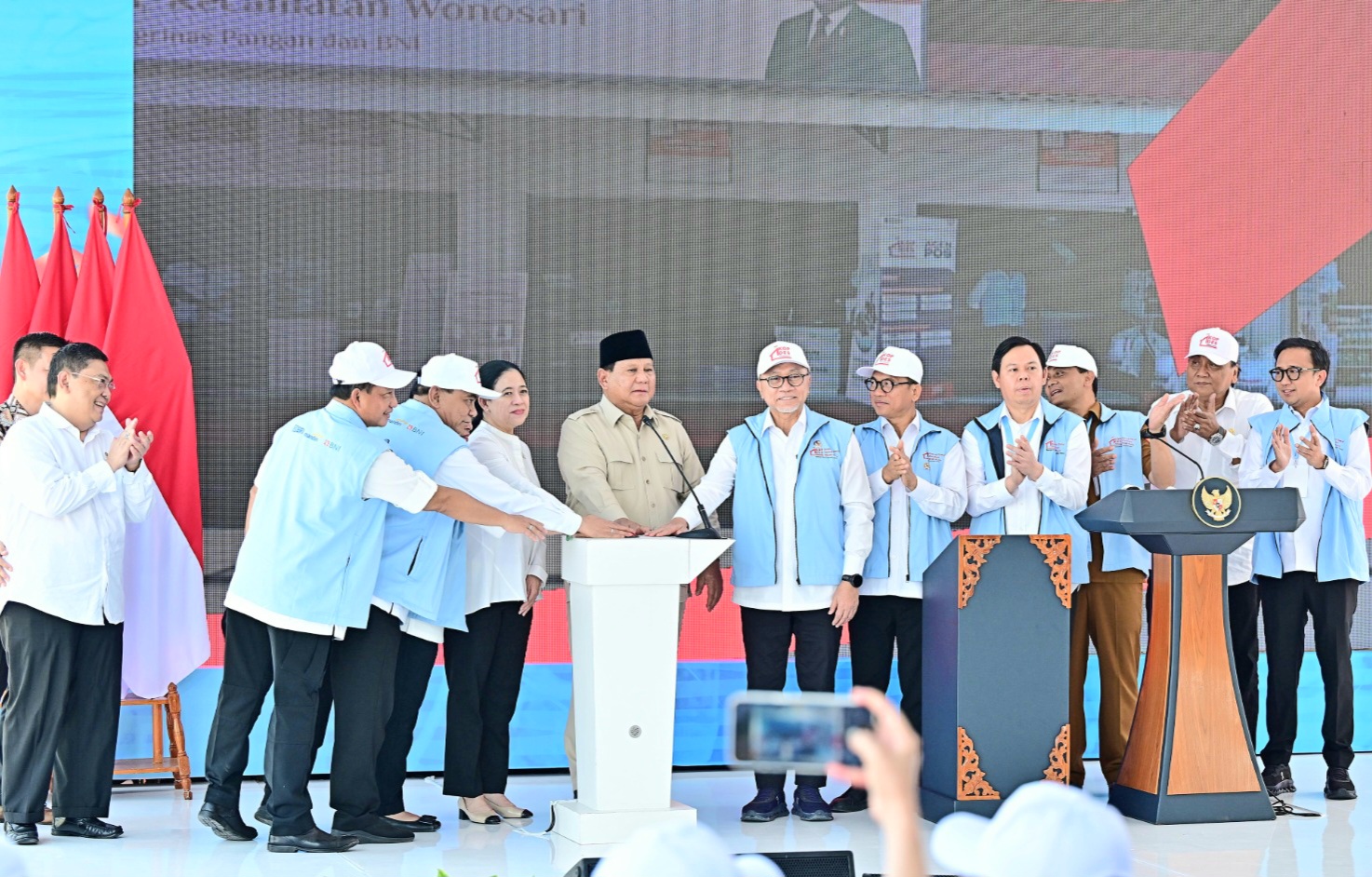 Menteri Nusron Dampingi Presiden Prabowo Resmikan 80.000 Koperasi Desa Merah Putih