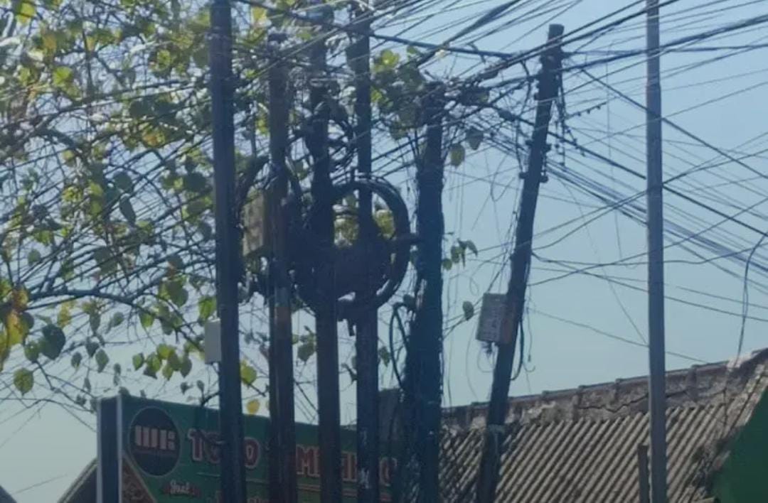 Aktivis Kota Serang Meminta Cabut Tiang Telekomunikasi Berbasis Internet WIFI Yang Duduga Tak Berizin