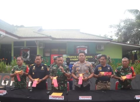 Satgas Pamtas Yonif 641, Gagalkan Peredaran 3.01 Kg Sabu-Sabu