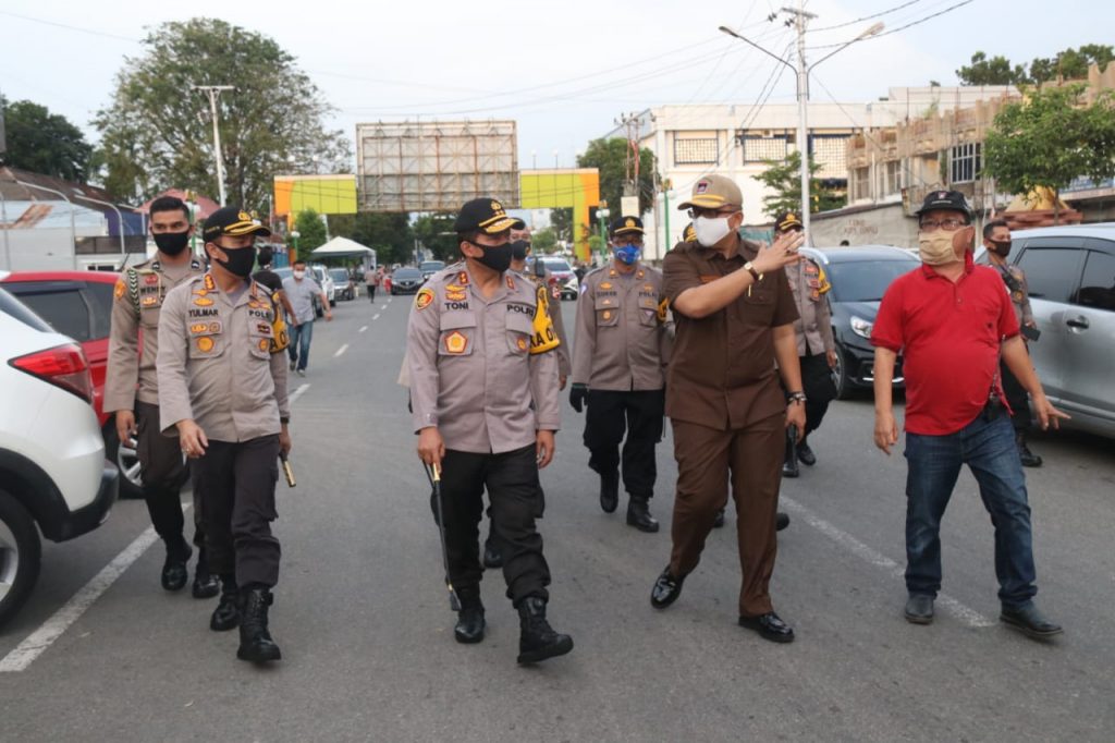Jelang Pelaksanaan New Normal, Kapolda Sumbar Cek Kesiapannya di Pasar Raya Padang