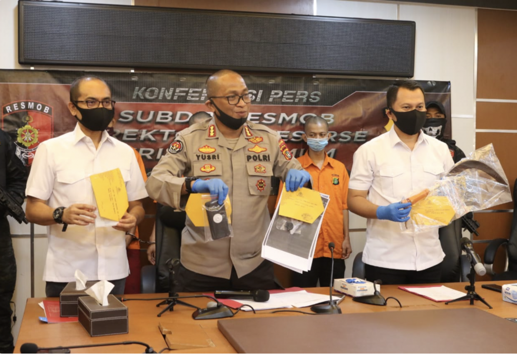 Polda Metro Jaya Tangkap 3 Perampok Modus Aplikasi Chatting Layanan Seks Gay Jepretan Layar 2020 06 09 pukul 12.33.00 1024x703 1
