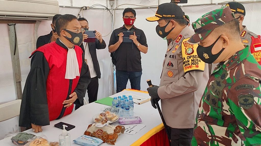 Kapolda dan Pangdam Jaya Lakukan Pengecekan Ops Yustisi PSBB Di Posko Terpadu Grogol IMG 20200916 WA0008