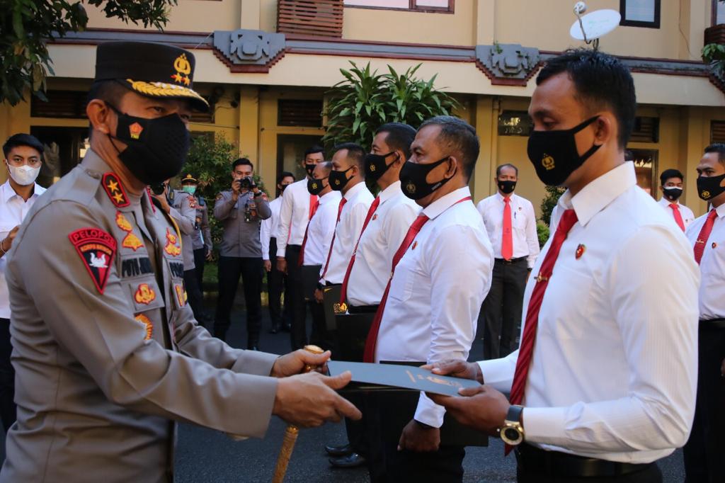 Berhasil Ungkap Kasus Narkoba,12 Anggota Dit Resnarkoba Menerima Penghargaan Kapolda Bali