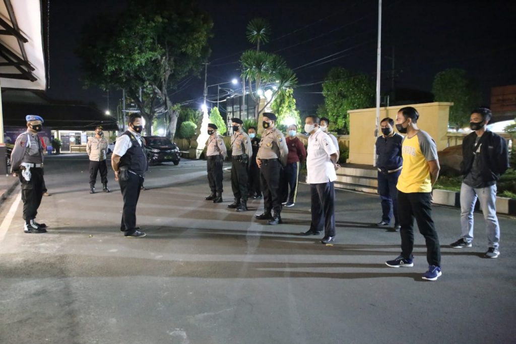 POLRES JOMBANG GELAR APEL PENGECEKAN POS CHEK POIN PENYEKATAN