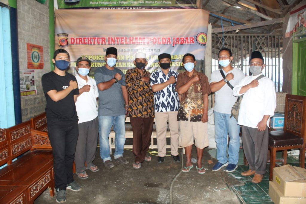 DIREKTUR INTELKAM POLDA JAWA BARAT BEKERJASAMA DENGAN GAPOKTAN DAN POKTAN JAWA BARAT MENDUKUNG KETAHANAN PANGAN NASIONAL