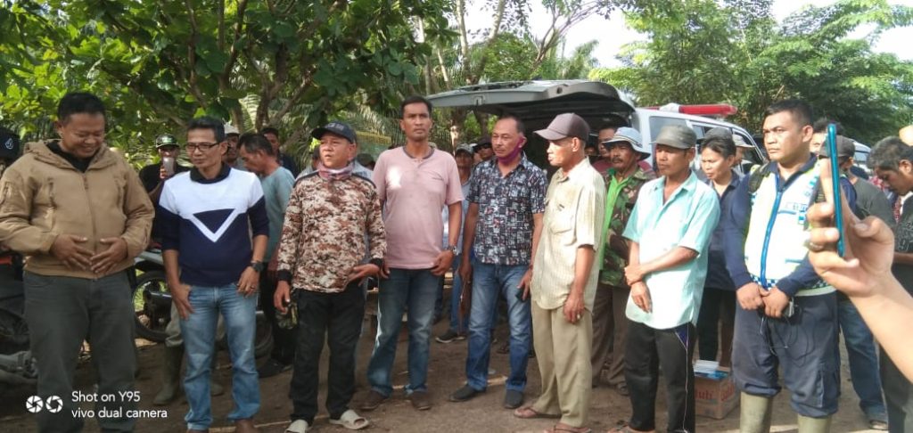 Massa Melakukan Portal Jalan Kebun Sawit PT.Hasnur Citra Terpadu,Ternyata Ini Penyebabnya ?