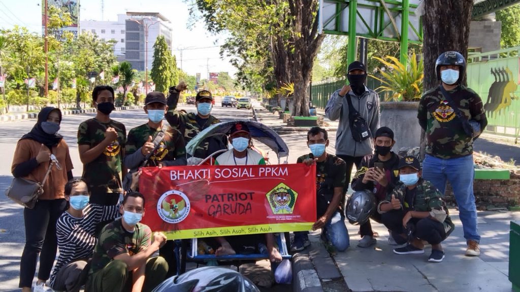 Pejuang Siliwangi Jatim Bagikan Sembako Dan 4000 Masker Serta Edukasi Masyarakat.