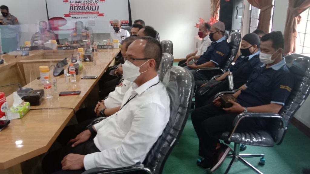 ALUMNI AKPOL 1997 POLDA JAWA BARAT GELAR BAKTI SOSIAL SEBAGAI WUJUD KEPEDULIAN UNTUK MASYARAKAT DITENGAH PANDEMI COVID-19