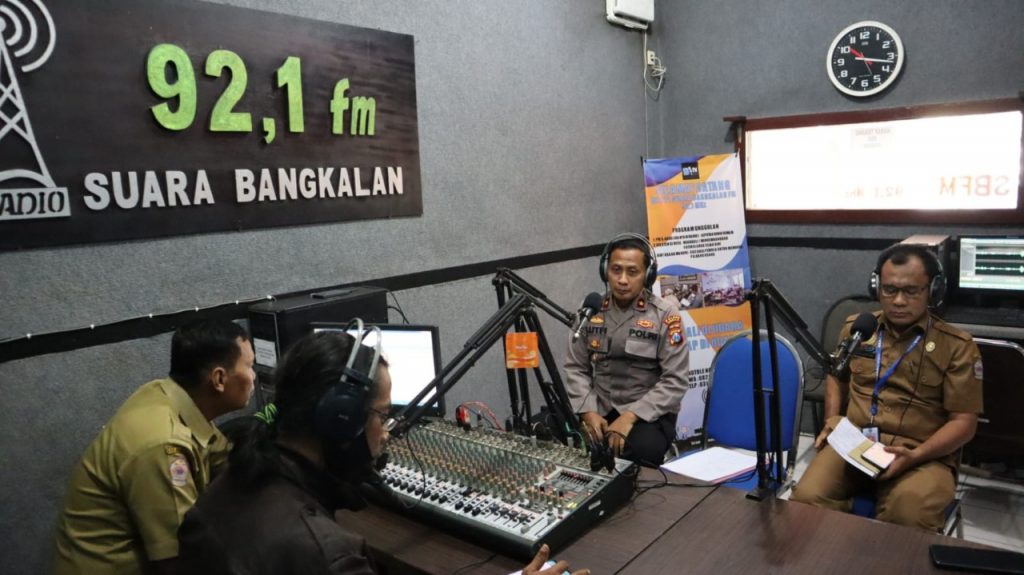 Melalui Talkshow di 92.1 FM,Polres Bangkalan dan Inspektorat siap berantas KKN. IMG 20211213 WA0265