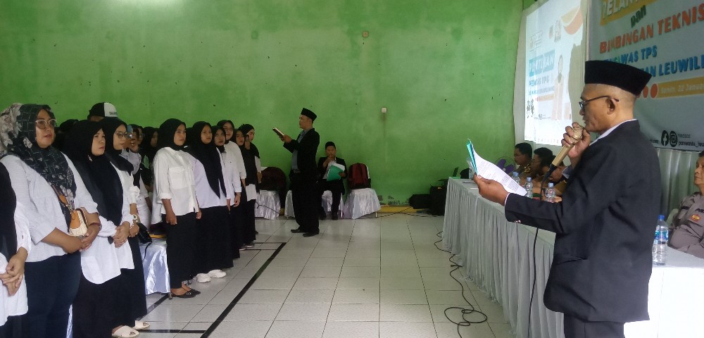 402 PTPS dilantik Panwaslu Kecamatan Leuwiliang