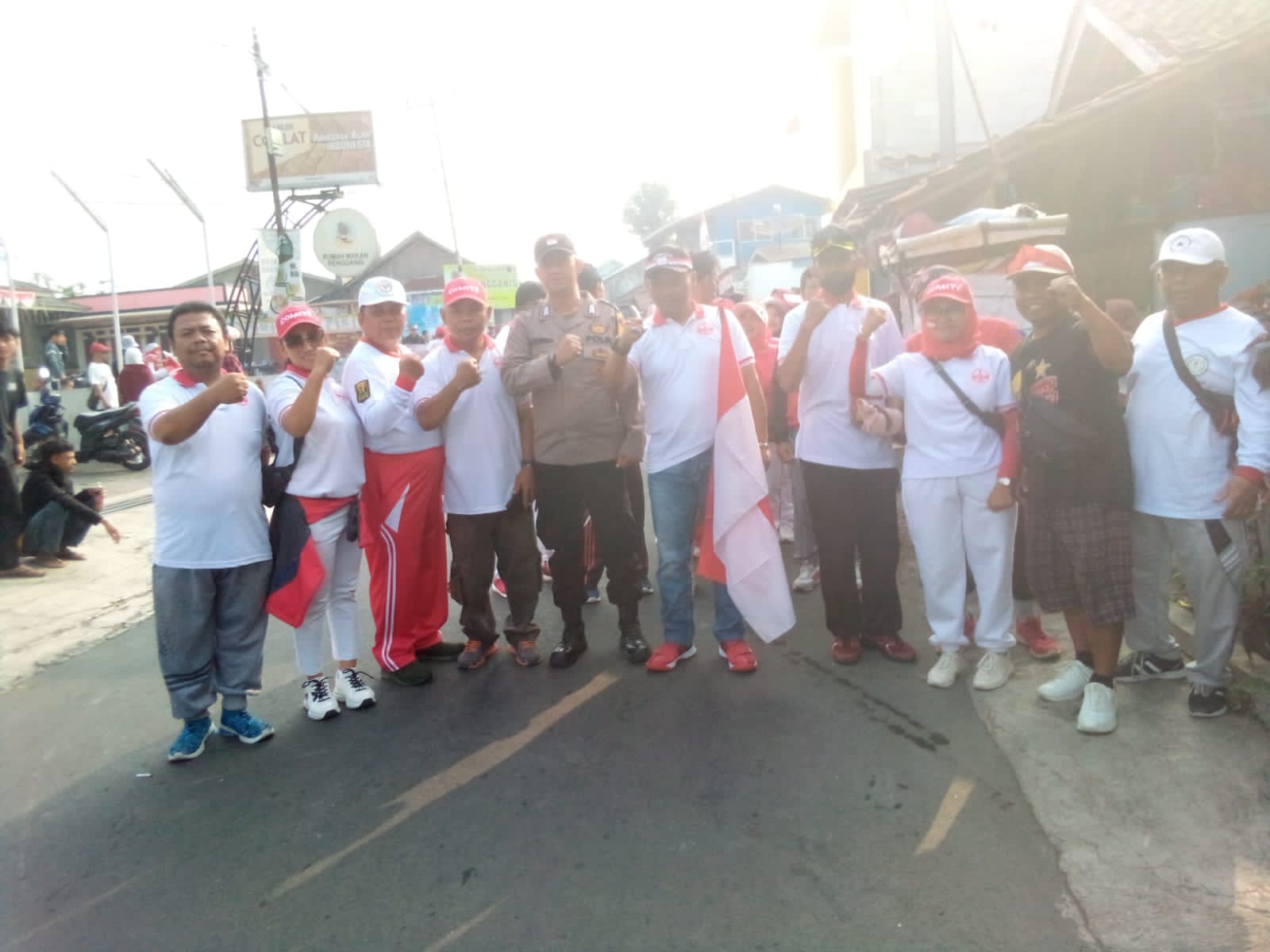 Semarak HUT RI Ke 78 Warga Kadudampit Gelar Jalan Santai Dan Senam Sehat Merebutkan Hadiah Menarik