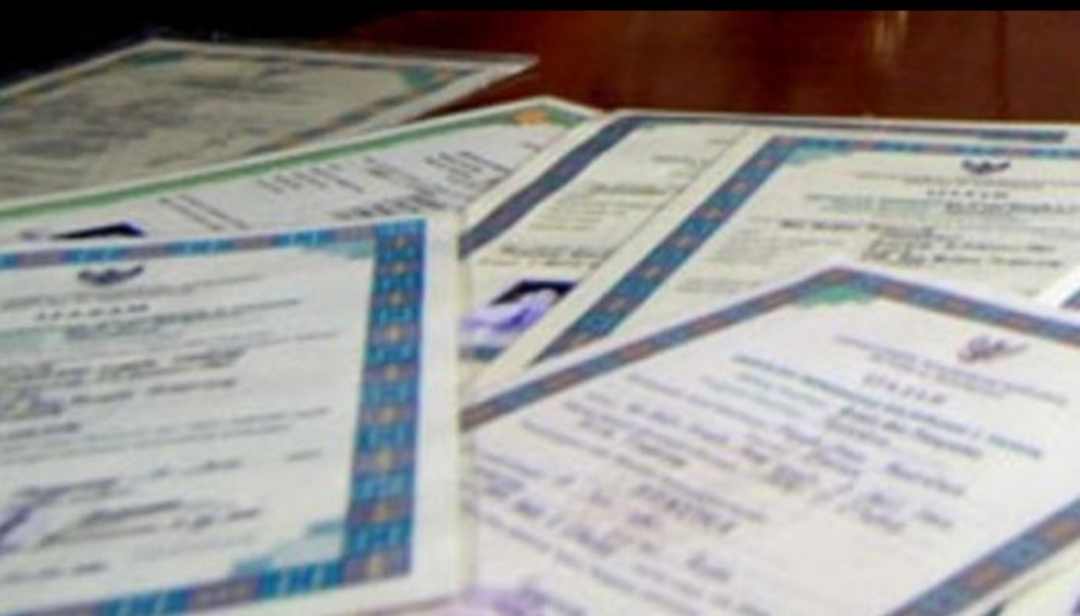 Seorang Remaja Tak Jadi Kerja Gegara Ijazah Di Tahan Di salah satu Sekolah SMK Di Sukabumi