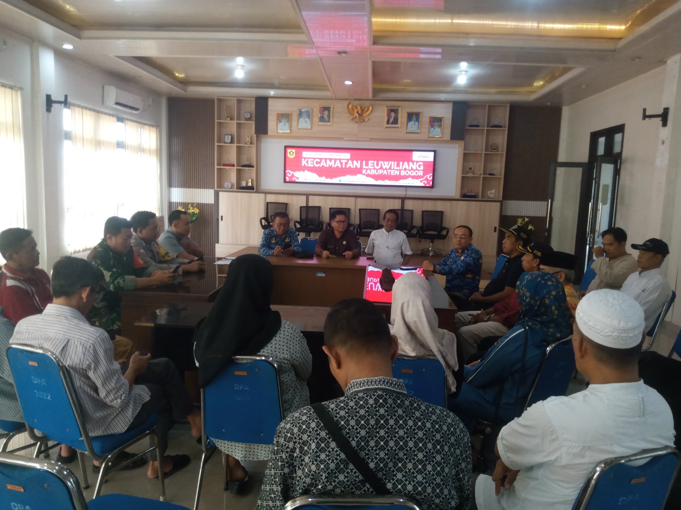 Bersama Pemdes Leuwimekar, Pemerintah Kecamatan Leuwiliang Gelar Musyawarah Terkait Penanganan Sampah di Saluran Irigasi