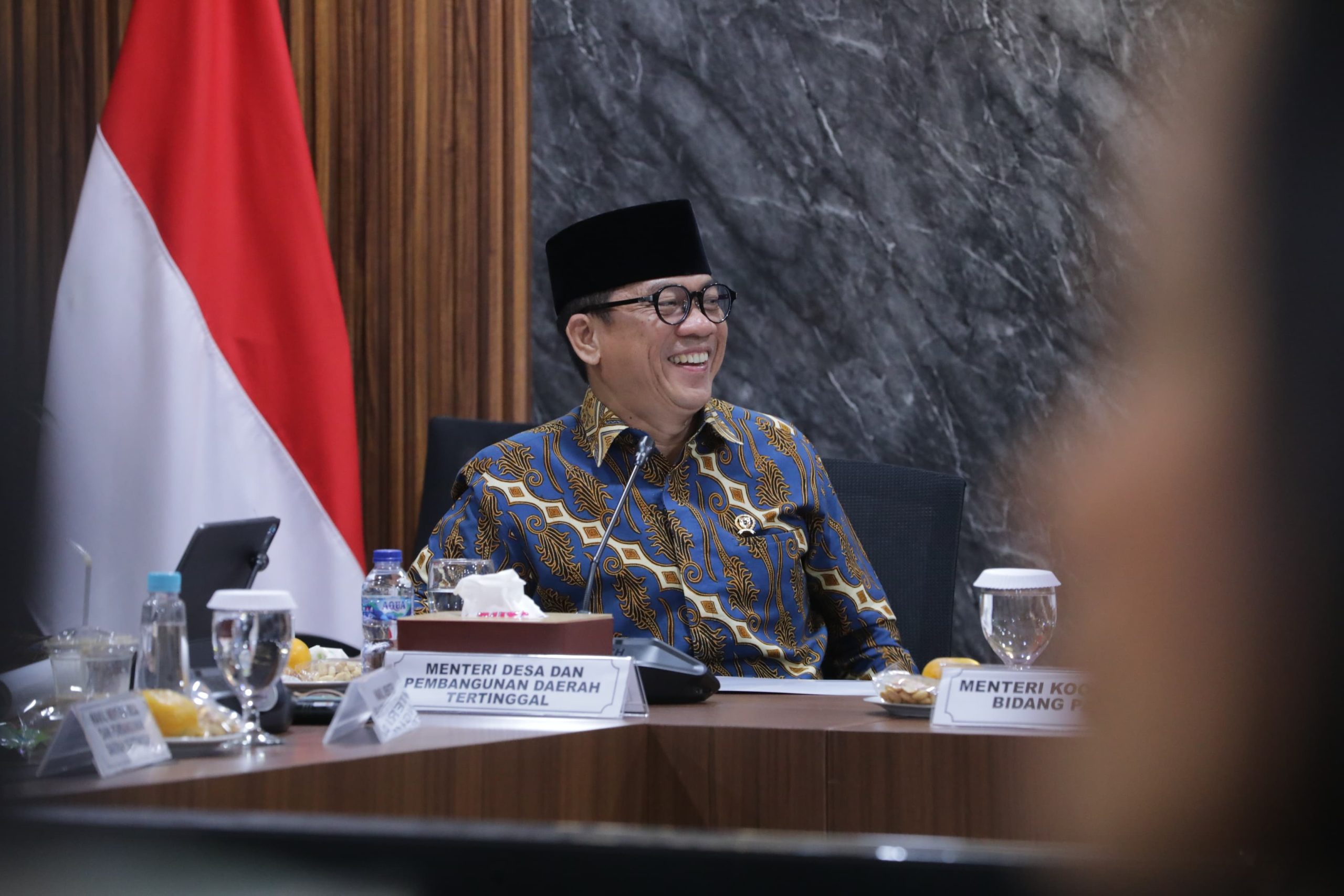 Mendes Yandri Usul Hasil Kopdes Dialokasikan pada Beasiswa Pendidikan dan Perbaikan Jalan Desa