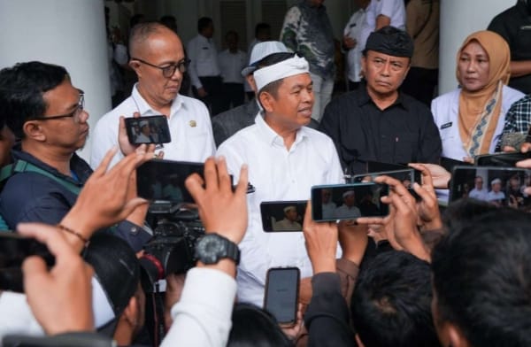 Gubernur Jabar Dorong Pembentukan Karakter Peserta Didik Melalui Program Gapura Panca Waluya Gubernur Jabar Dorong Pembentukan Karakter Peserta Didik Melalui Program Gapura Panca Waluya