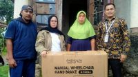 PSM Kecamatan Kadudampit Serah Kan Bantuan Kursi Roda Kepada Warga Disabilitas