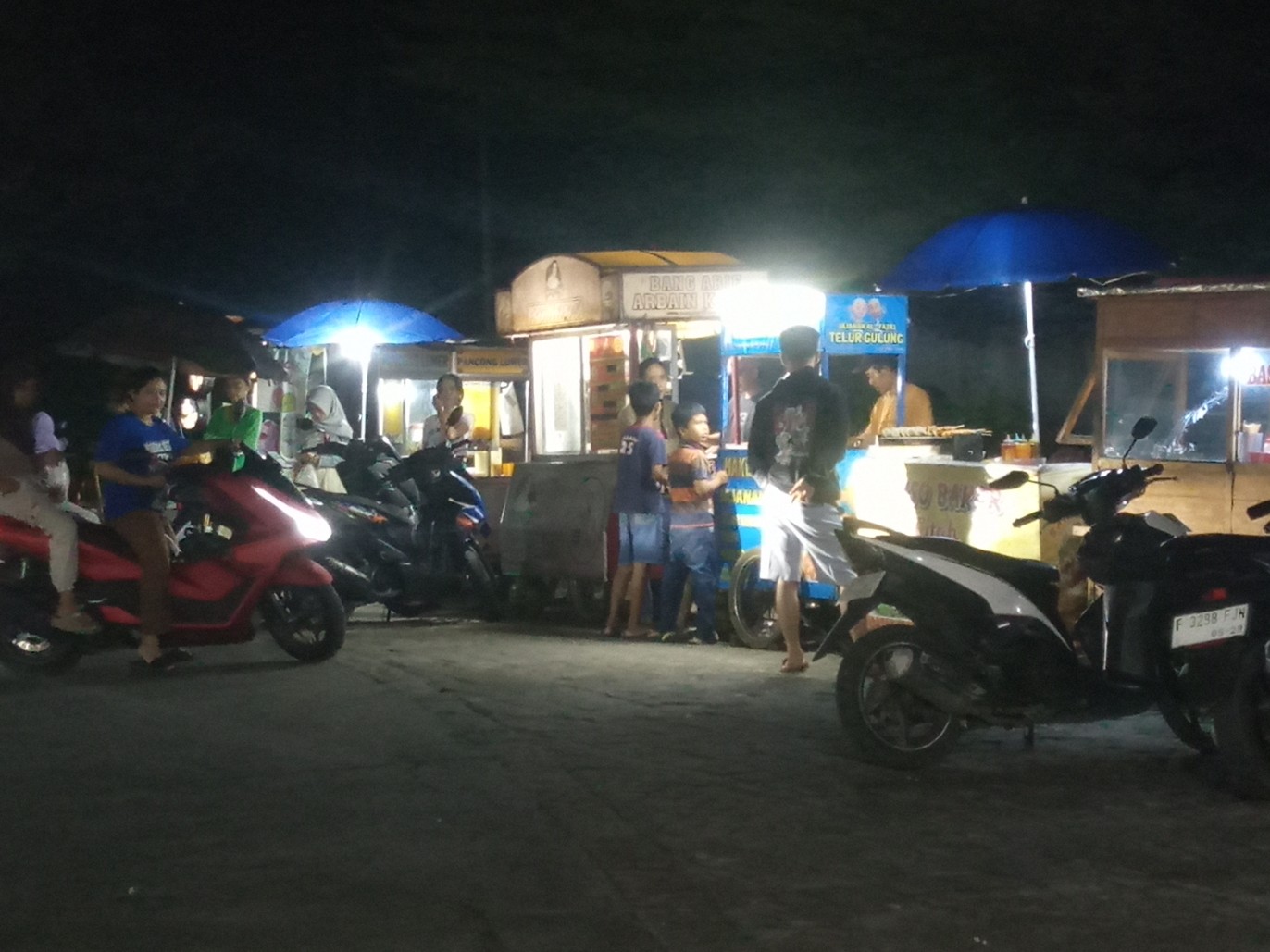 Aneka Kuliner Murah Meriah di Pintu Perumahan Cimanggu Tohaga Aneka Kuliner Murah Meriah di Pintu Perumahan Cimanggu Tohaga