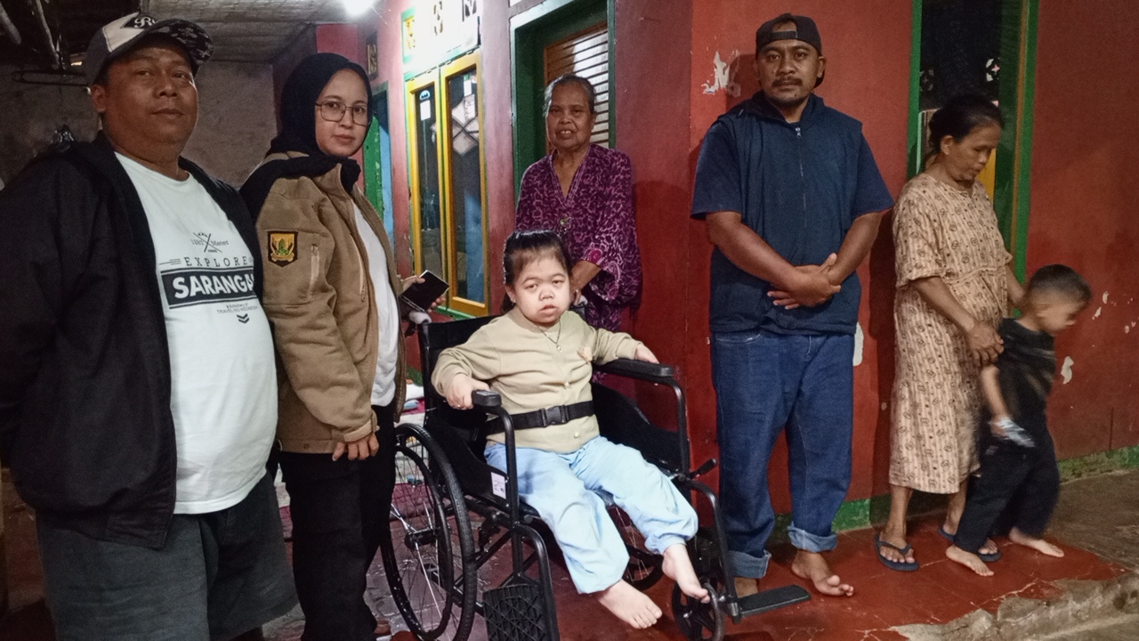 PSM Kecamatan Kadudampit Serah Kan Bantuan Kursi Roda Kepada Warga Disabilitas