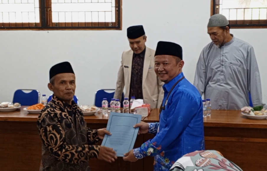 Pisah Sambut Kepala KUA Kecamatan Kadudampit. Ketua KTT Kab. Sukabumi ; H dadin Sosok pemimpin yang Solid Pisah Sambut Kepala KUA Kecamatan Kadudampit. Ketua KTT Kab. Sukabumi ; H dadin Sosok pemimpin yang Solid