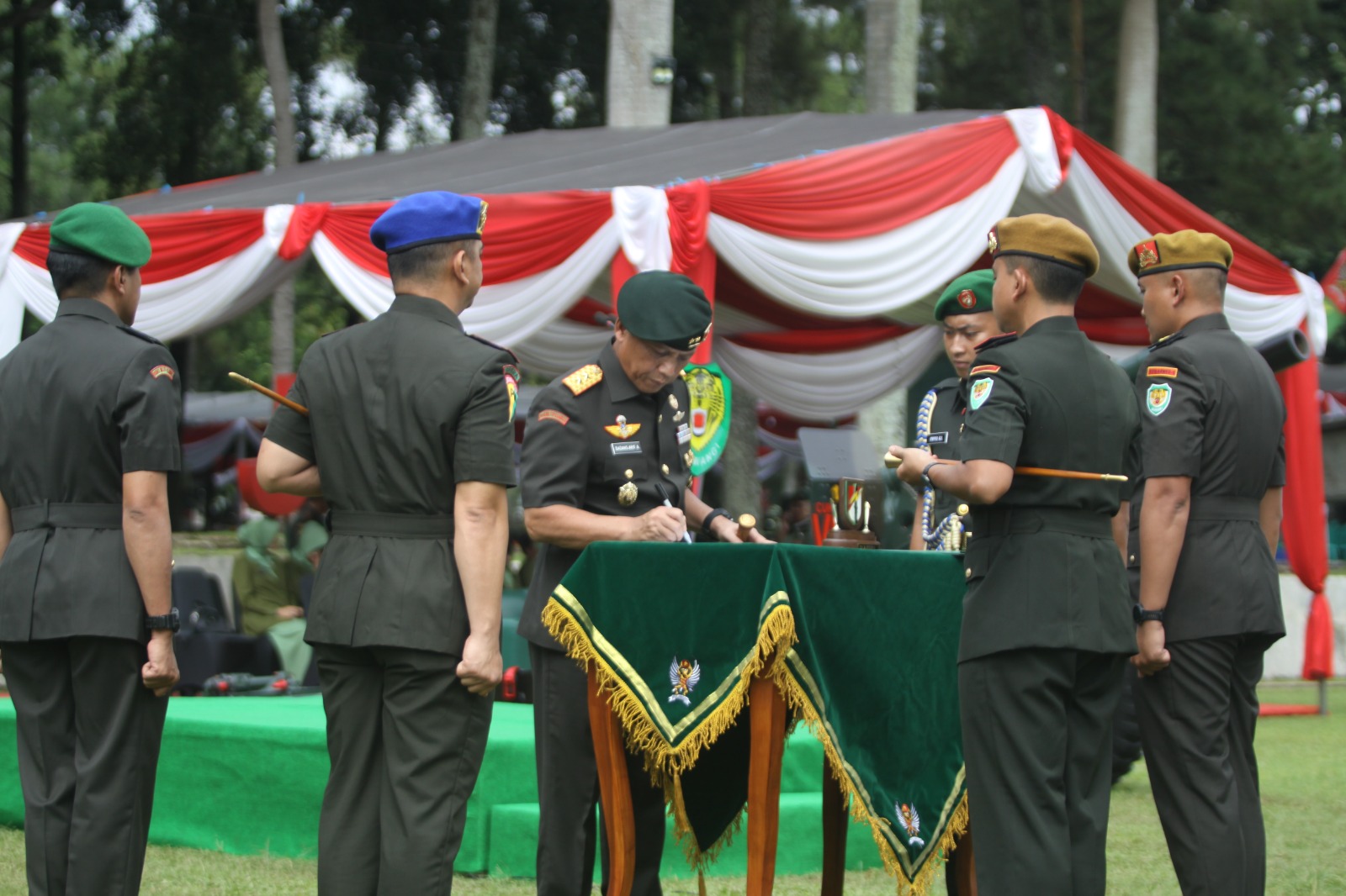 Pangdam III Siliwangi Pimpin Sertijab Danyonif 300/BJW dan Danyonarmed 5/PG  