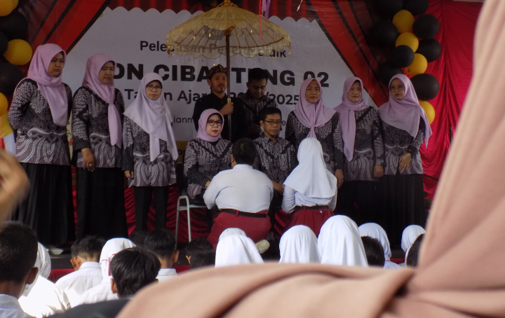 Pelepasan Siswa Siswi Kelas 6 SDN Cibanteng 02 Dimeriahkan dengan Berbagai Pentas Seni Pelepasan Siswa Siswi Kelas 6 SDN Cibanteng 02 Dimeriahkan dengan Berbagai Pentas Seni