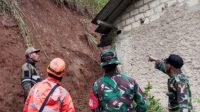 Longsor Terjang 2 Rumah di Bojonggenteng Sukabumi, 1 Orang Tewas 3 Tertimbun