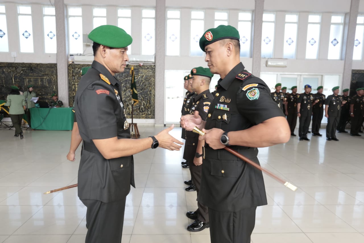 Kodim 0607/ Kota Sukabumi Gelar Sertijab dan Serahkan Tongkat Komando