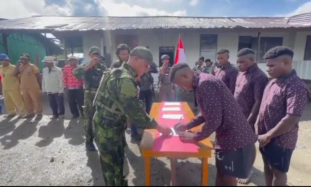 Empat Mantan Anggota OPM Berikrar Setia Kembali ke Pangkuan Ibu Pertiwi