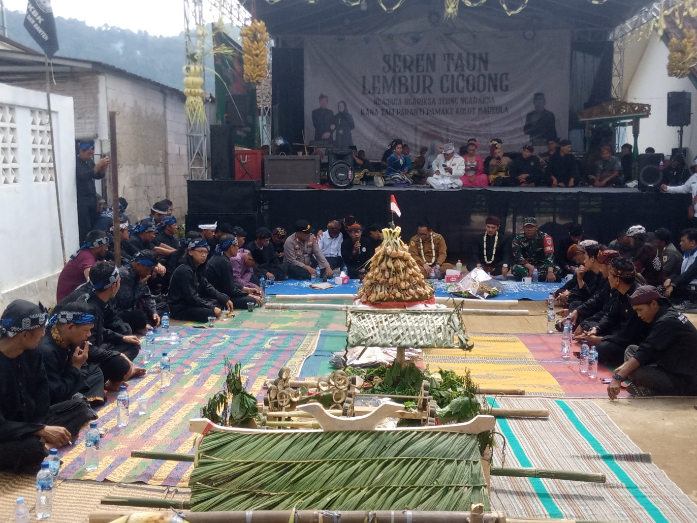 Kasepuhan Cigoong Meriahkan Seren Taun 2025 dengan Arak-Arakan Budaya dan Wayang Golek Sebagai Puncak Acara