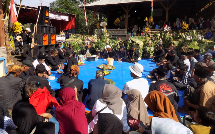 “Sauyunan Ngajaga Budaya Jeung Karaharjaan”, Seren Taun Kampung Cisalada Berlangsung Meriah