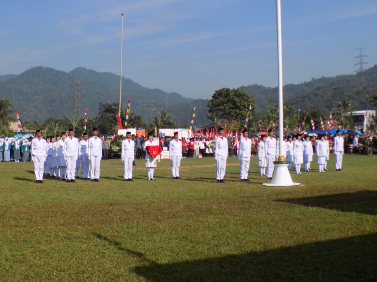 Bangga dan Haru, Azijudin dan Ayu Septiani Jadi Kebanggaan Warga Desa Purasari