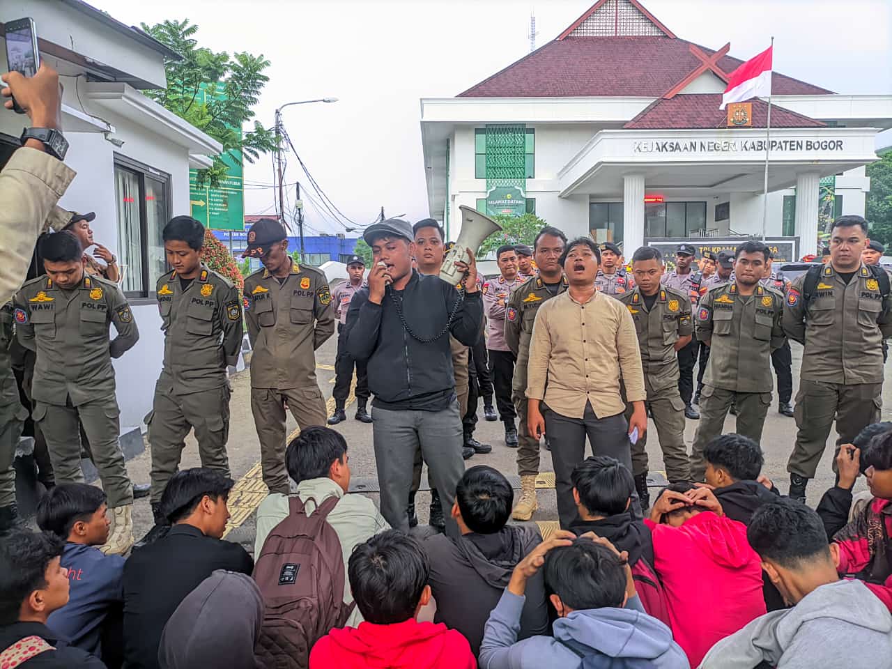 Pendidikan Tercoreng dan Cacat, MAN 1 Bogor Diduga Lakukan Pungli Rp6 Juta per Siswa, GMPB Desak Tindakan Tegas Pendidikan Tercoreng dan Cacat, MAN 1 Bogor Diduga Lakukan Pungli Rp6 Juta per Siswa, GMPB Desak Tindakan Tegas