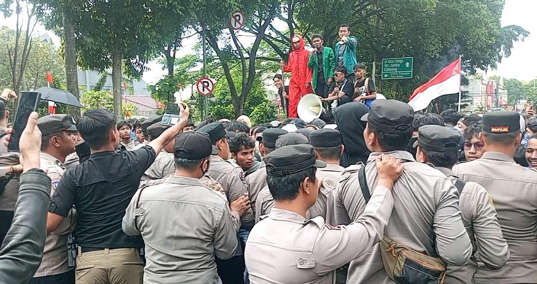 Mahasiswa Bogor Tuntut Hapus Tunjangan DPR, Aksi Berujung Ricuh