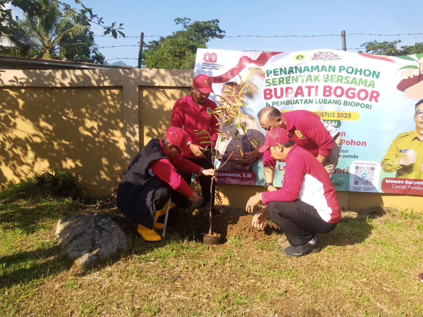 Puluhan Pohon Ditanam, Hijaukan Area Kantor Kecamatan Pamijahan Puluhan Pohon Ditanam, Hijaukan Area Kantor Kecamatan Pamijahan