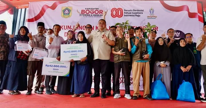 Bupati Bogor Lanjutkan Rangkaian HUT ke-80 RI Dengan Gebyar Pelayanan Publik Terpadu Di Cibungbulang Bupati Bogor Lanjutkan Rangkaian HUT ke-80 RI Dengan Gebyar Pelayanan Publik Terpadu Di Cibungbulang
