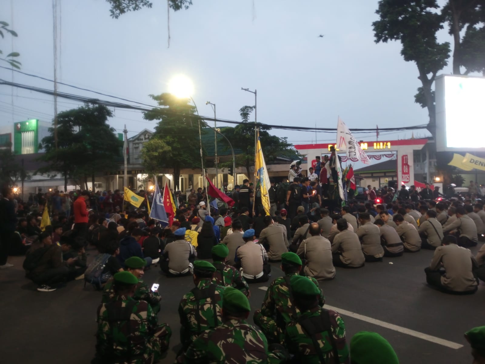 Cipayung Plus Bogor Geruduk Istana: "DPR Hina Rakyat, Reformasi Mati Suri!”