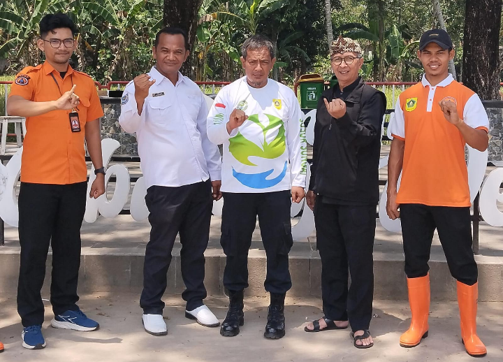 Pemerintah Kecamatan Pamijahan Bentuk Komunitas Relawan Susur Sungai (RESUS) untuk Jaga Lingkungan Pemerintah Kecamatan Pamijahan Bentuk Komunitas Relawan Susur Sungai (RESUS) untuk Jaga Lingkungan