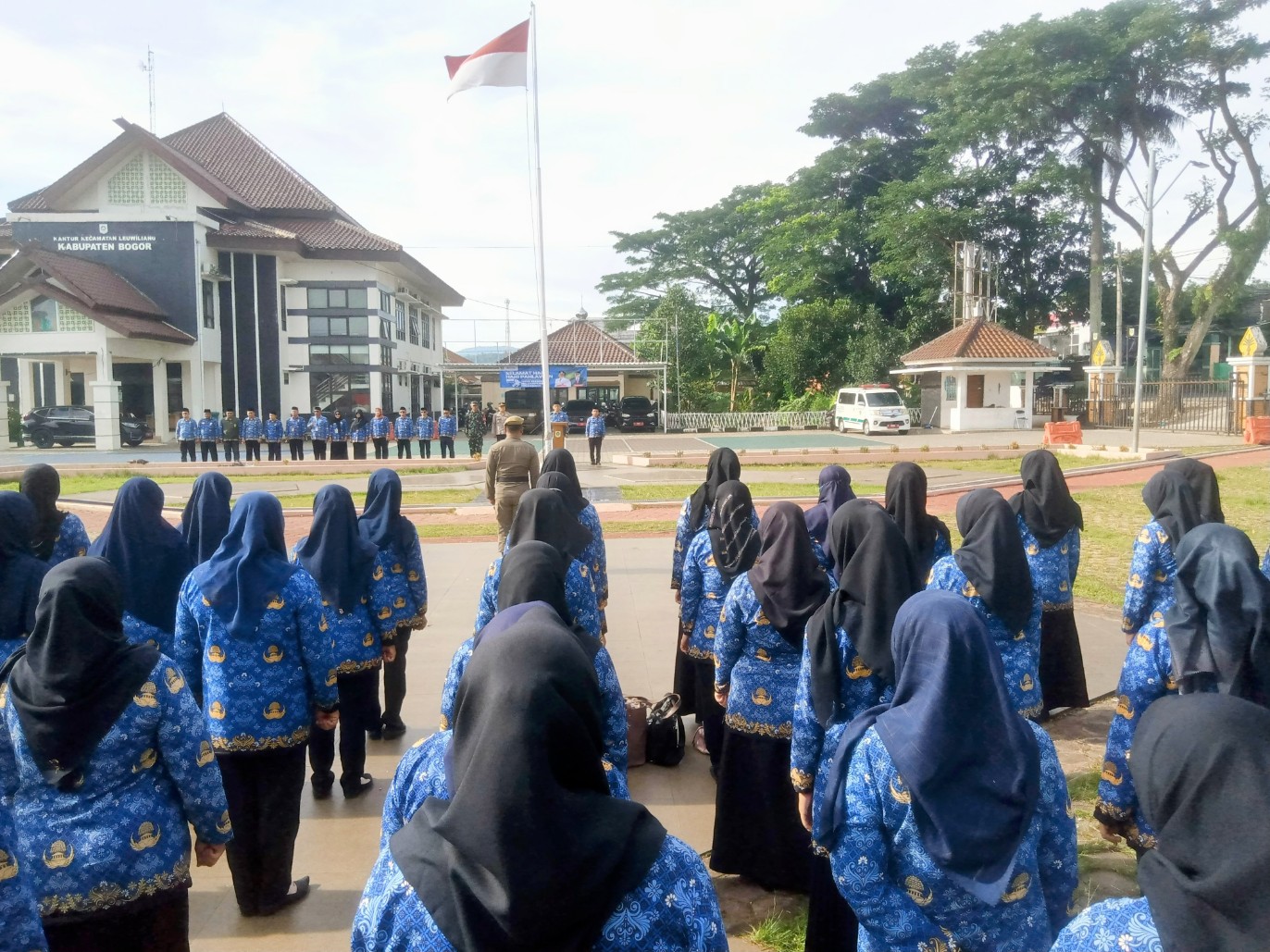 Forkompimcam Leuwiliang Gelar Upacara Peringatan Hari Pahlawan di Alun-Alun Leuwiliang