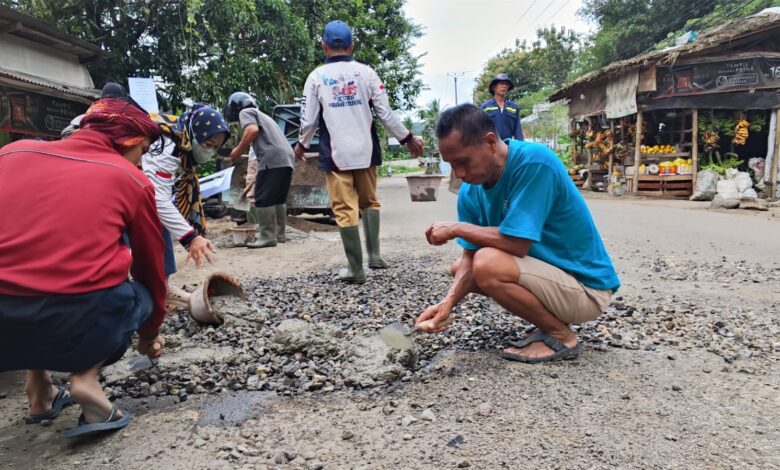 Jalan Ace Tabrani Ditambal Swadaya, PUPR Kabupaten Bogor Beralasan Meterial Belum Tersedia Jalan Ace Tabrani Ditambal Swadaya, PUPR Kabupaten Bogor Beralasan Meterial Belum Tersedia