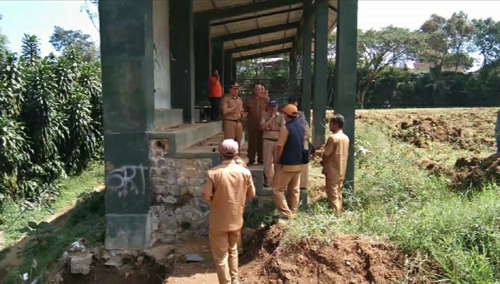 Pasca TPT Lapang Cijagung Ambruk Setda Kabupaten Sukabumi Ade Suryaman, "Itu Sudah Kewenangan Pengembang" Pasca TPT Lapang Cijagung Ambruk Setda Kabupaten Sukabumi Ade Suryaman, "Itu Sudah Kewenangan Pengembang"