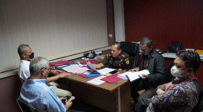 Penetapan Tiga Tersangka Dugaan Tipikor dalam Proses Akuisisi PT. SBS oleh PT. BA Melalui Anak Perusahaan PT. BMI Penetapan Tiga Tersangka Dugaan Tipikor dalam Proses Akuisisi PT. SBS oleh PT. BA Melalui Anak Perusahaan PT. BMI